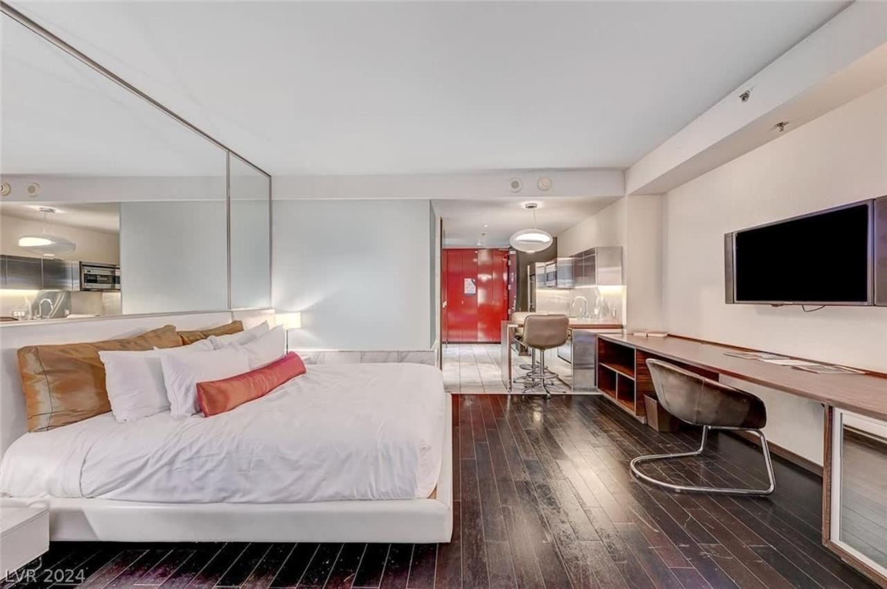 Amazing 23rd Fl Balcony Access 23307 Apartment *