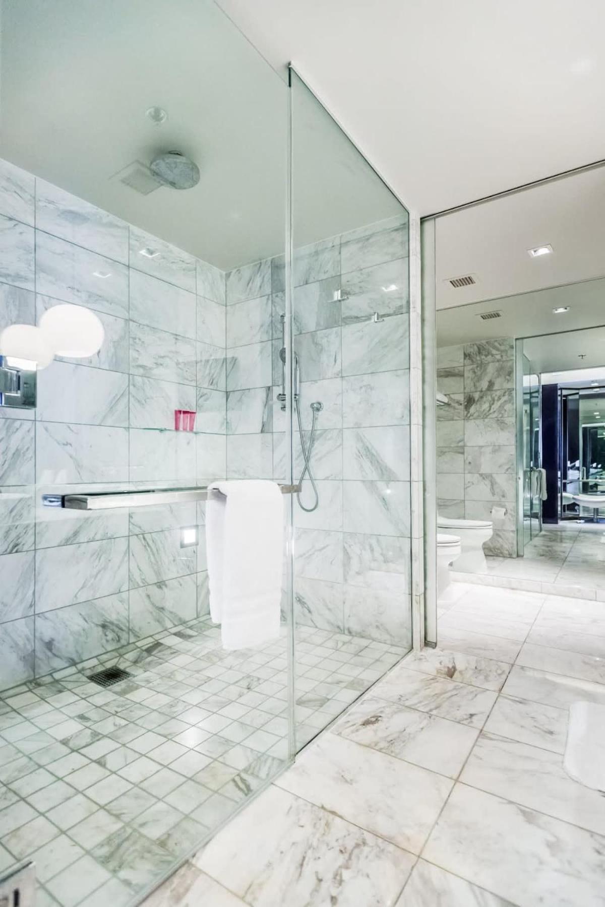Amazing 23rd Fl Balcony Access 23307 Apartment