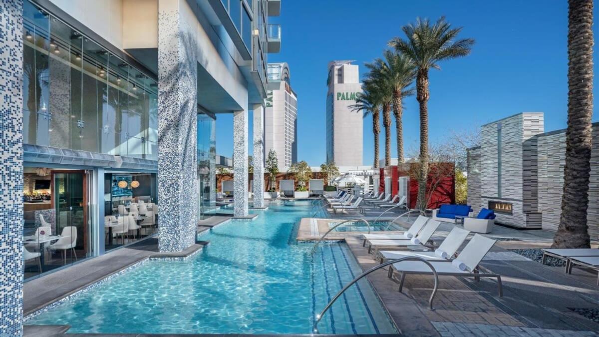 Amazing 23rd Fl Balcony Access 23307 Apartment *